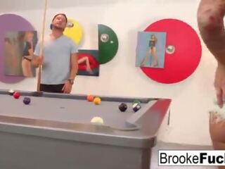 Brooke jenama bermain bewitching billiards dengan vans buah zakar