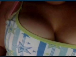 Amiga muestra tetas por camara